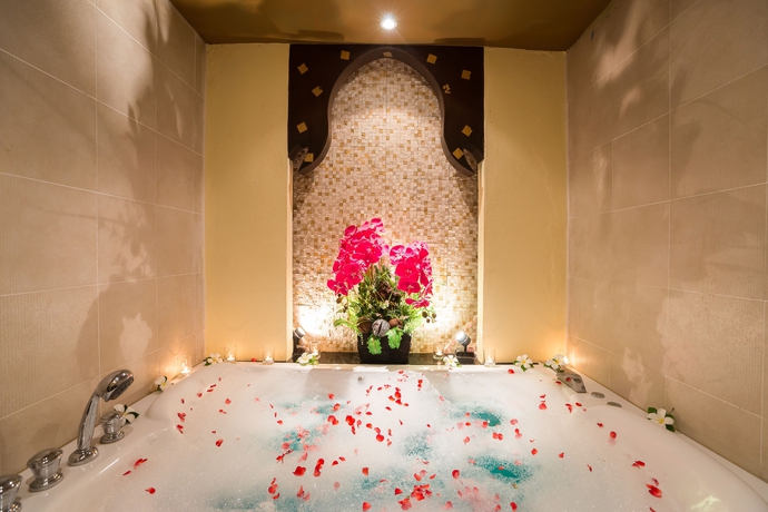 Imagen de la piscina del Hotel Khaolak Emerald Surf Beach Resort and Spa. Foto 15