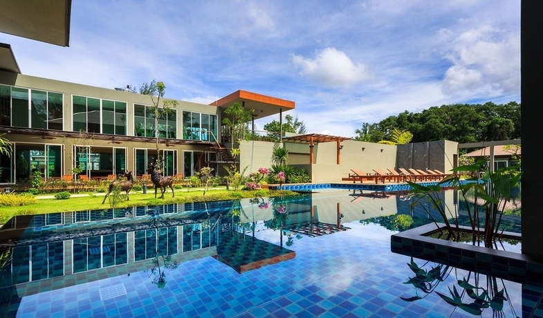 Imagen de la piscina del Hotel Khaolak Forest Resort. Foto 15