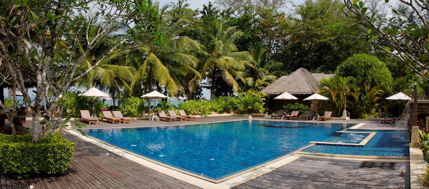 Imagen de la piscina del Hotel Khaolak Paradise Resort. Foto 17