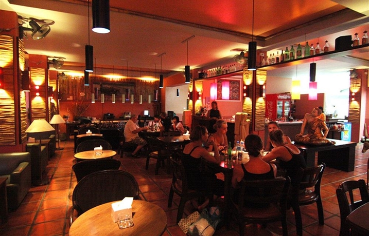 Imagen del bar/restaurante del Hotel Khaosan Holiday. Foto 7