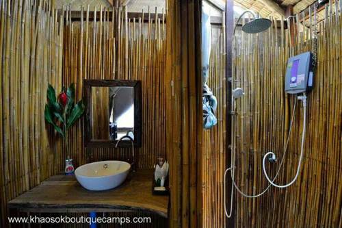 Imagen de la habitación del Hotel Khaosok Boutique Camps. Foto 7