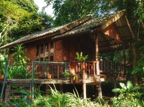 Imagen general del Hotel Khaosok Riverside Cottages. Foto 1