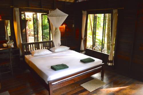 Imagen de la habitación del Hotel Khaosok Riverside Cottages. Foto 16