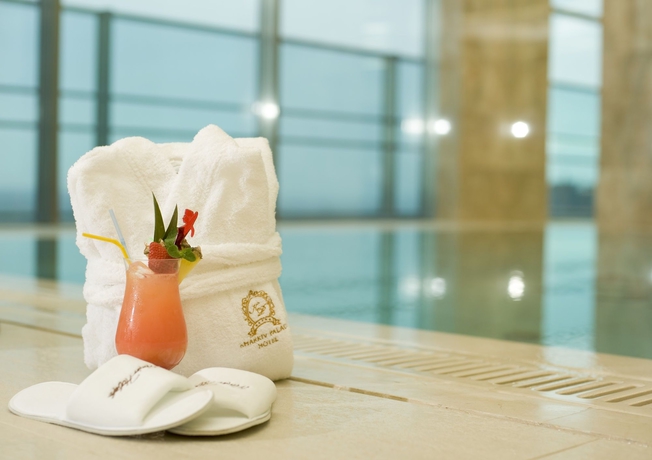 Imagen de la piscina del Hotel Kharkiv Palace. Foto 16