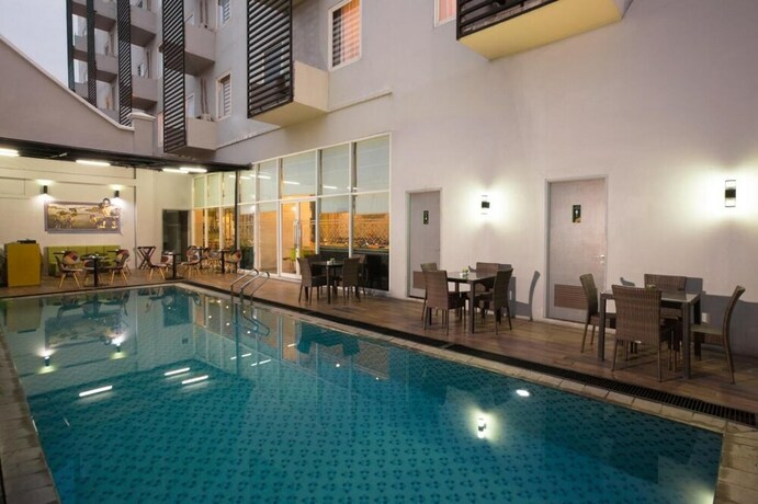 Imagen de la piscina del Hotel Khas Pekalongan. Foto 29