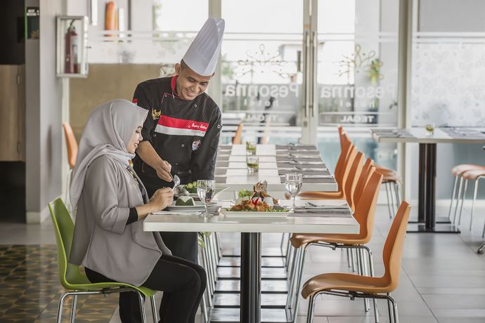 Imagen del bar/restaurante del Hotel Khas Tegal. Foto 4