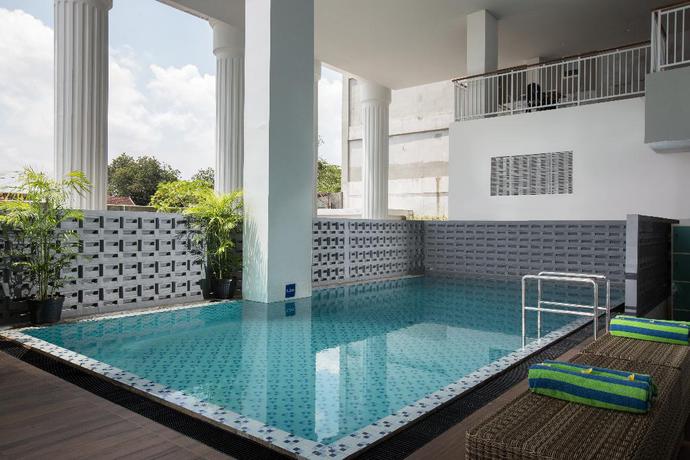Imagen de la piscina del Hotel Khas Tugu Yogyakarta. Foto 24