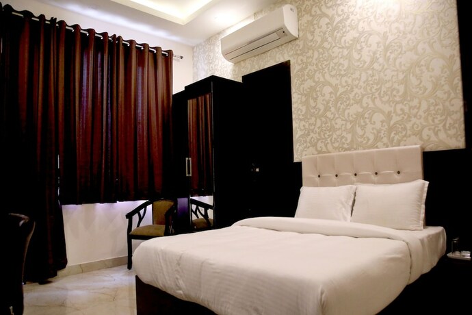 Imagen de la habitación del Hotel Khatana Palace. Foto 17