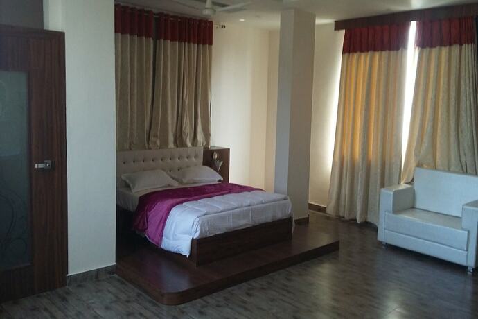Imagen de la habitación del Hotel Khatana Palace. Foto 18