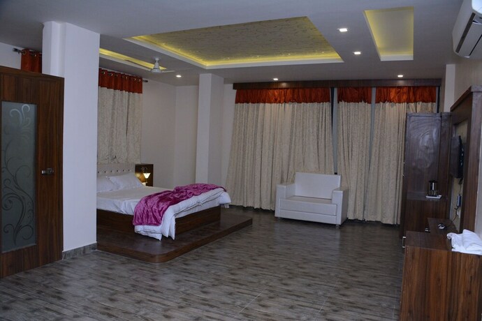 Imagen de la habitación del Hotel Khatana Palace. Foto 20