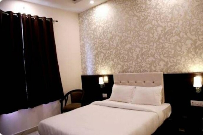 Imagen de la habitación del Hotel Khatana Palace. Foto 22