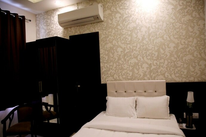 Imagen de la habitación del Hotel Khatana Palace. Foto 26