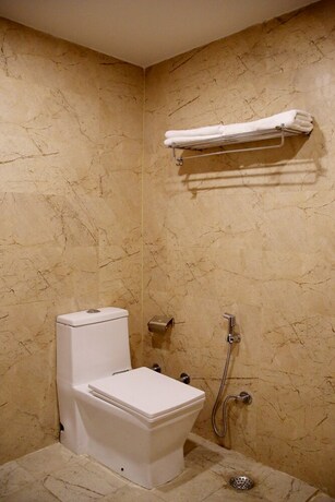 Imagen de la habitación del Hotel Khatana Palace. Foto 27