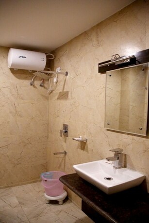 Imagen de la habitación del Hotel Khatana Palace. Foto 30