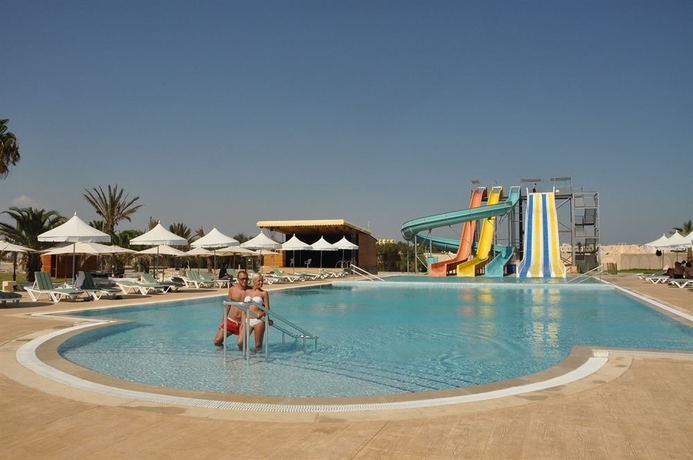 Imagen de la piscina del Hotel Khayam Garden Beach Resort and Spa. Foto 9