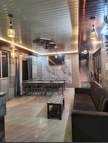 Imagen del bar/restaurante del Hotel Khetan Residency Yamunotri Dham. Foto 1