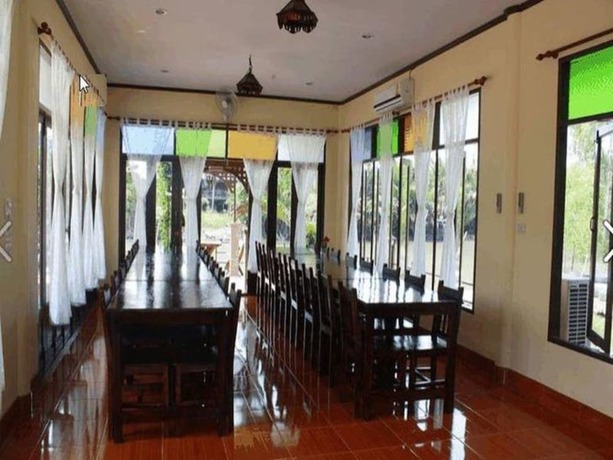 Imagen del bar/restaurante del Hotel Khetwarin Resort. Foto 14