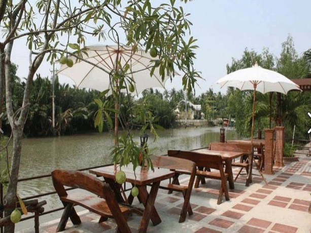 Imagen del bar/restaurante del Hotel Khetwarin Resort. Foto 15