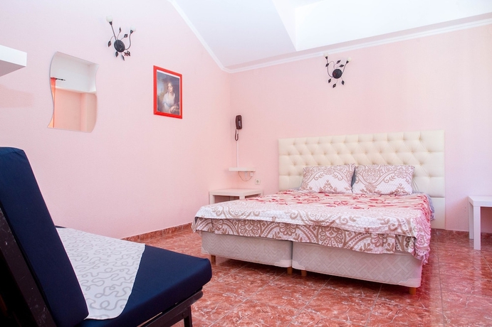Imagen de la habitación del Hotel Khloya. Foto 2