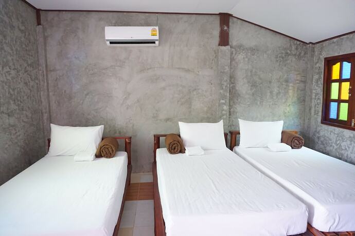 Imagen de la habitación del Hotel Khontong Resort. Foto 15