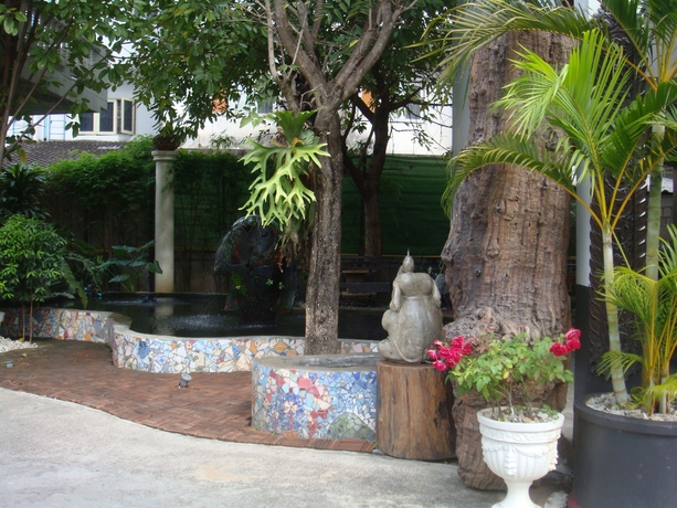 Imagen de los exteriores del Hotel Khuangsingh Residence. Foto 5