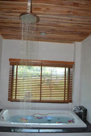 Imagen de la habitación del Hotel Khum Laanta Resort. Foto 6