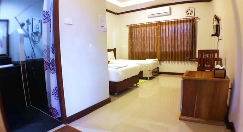 Imagen de la habitación del Hotel Khum Nakhon. Foto 11