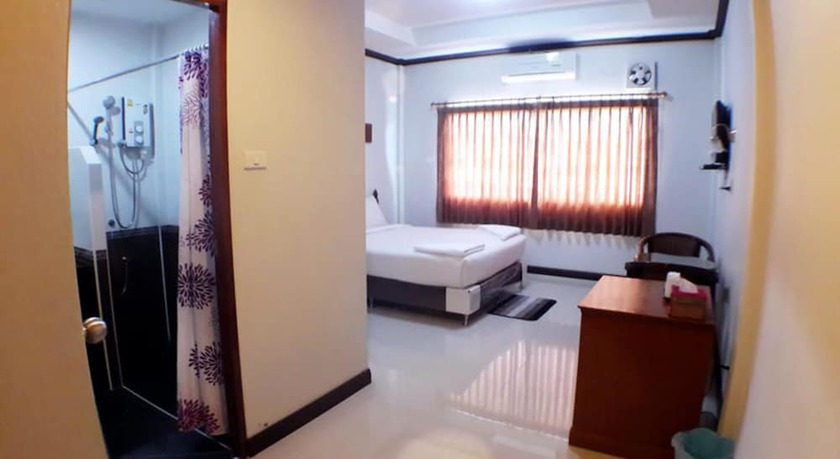 Imagen de la habitación del Hotel Khum Nakhon. Foto 13