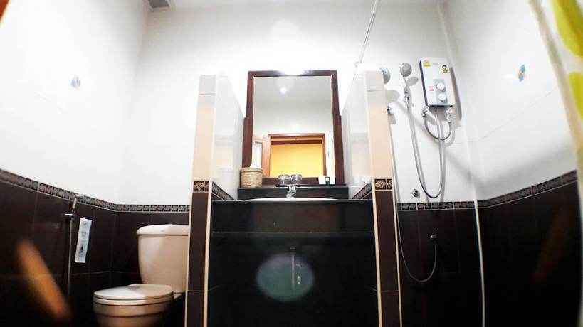 Imagen de la habitación del Hotel Khum Nakhon. Foto 15