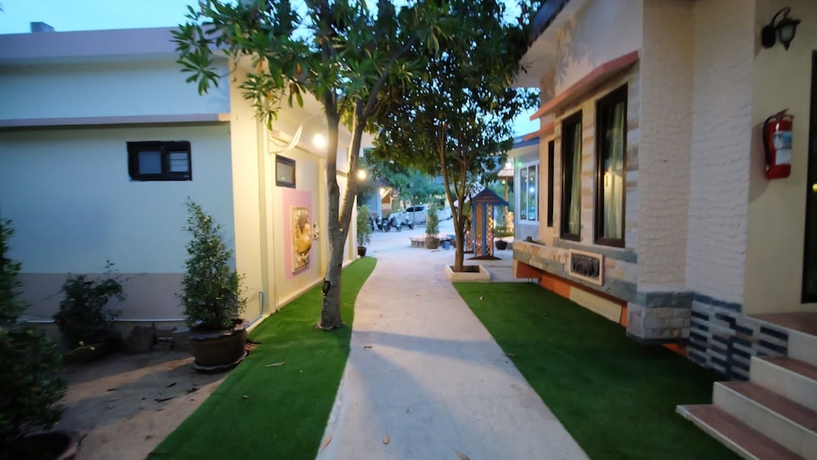 Imagen de los exteriores del Hotel Khumphyazaw Resort. Foto 14