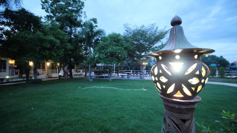 Imagen de los exteriores del Hotel Khumphyazaw Resort. Foto 16