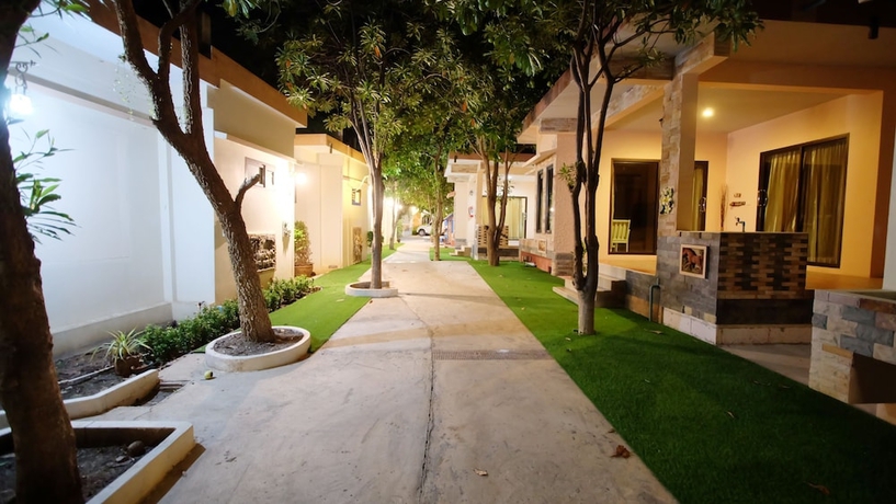 Imagen de los exteriores del Hotel Khumphyazaw Resort. Foto 19