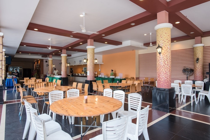 Imagen del bar/restaurante del Hotel Kiang Talay Resort. Foto 2