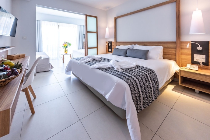 Imagen de la habitación del Hotel Kiani Beach Resort Family. Foto 10