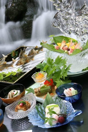 Imagen del bar/restaurante del Hotel Kibune Hiroya. Foto 2