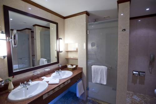 Imagen de la habitación del Hotel Kigali Serena. Foto 5