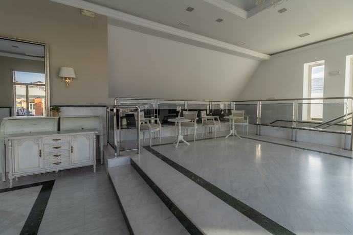 Imagen de los interiores del Hotel Kika. Foto 19