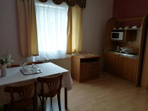 Imagen de la habitación del Hotel Kikelet Club. Foto 7
