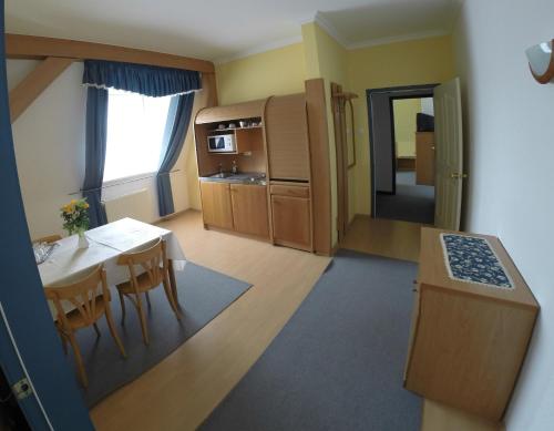 Imagen de la habitación del Hotel Kikelet Club. Foto 9