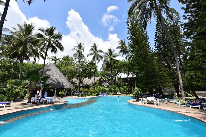 Imagen de la piscina del Hotel Kilifi Bay Beach Resort. Foto 16