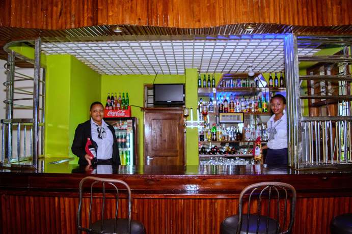 Imagen del bar/restaurante del Hotel Kilimanjaro Crane. Foto 5