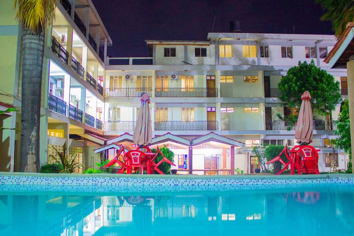 Imagen de la piscina del Hotel Kilimanjaro Crane. Foto 16