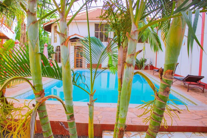 Imagen de la piscina del Hotel Kilimanjaro Crane. Foto 17