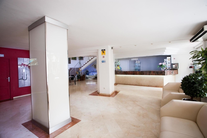 Imagen de los interiores del Hotel Kilimanjaro. Foto 10