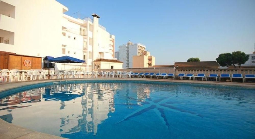 Imagen de la piscina del Hotel Kilimanjaro. Foto 14