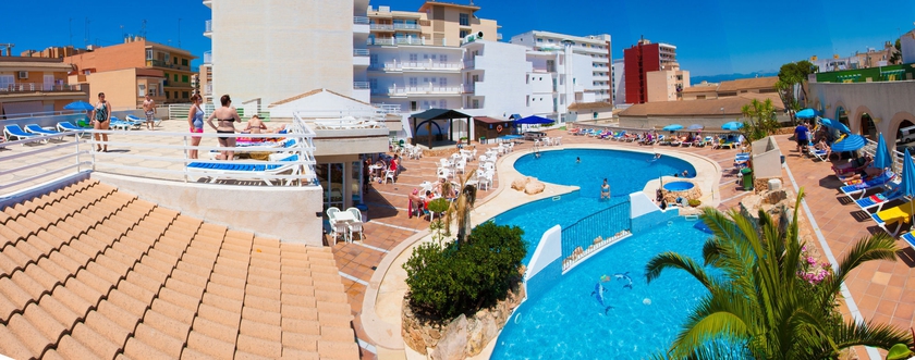 Imagen de la piscina del Hotel Kilimanjaro. Foto 15