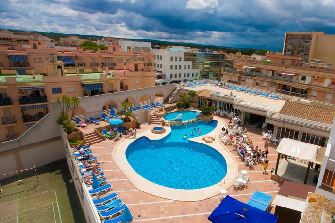 Imagen de la piscina del Hotel Kilimanjaro. Foto 16