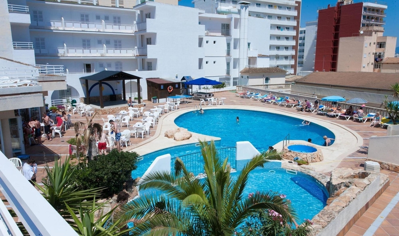 Imagen de los exteriores del Hotel Kilimanjaro. Foto 8