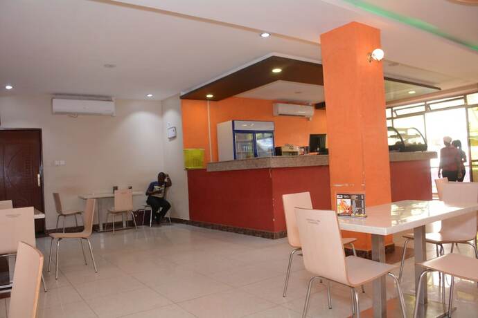 Imagen del bar/restaurante del Hotel Kilimanjaro Inn. Foto 12