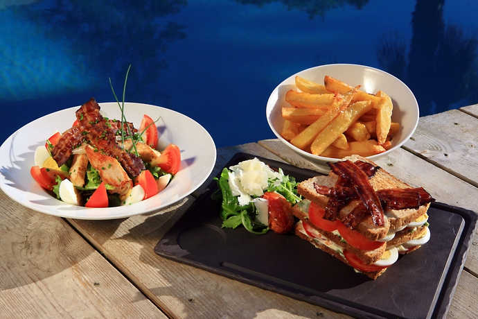 Imagen del bar/restaurante del Hotel Kilina. Foto 5